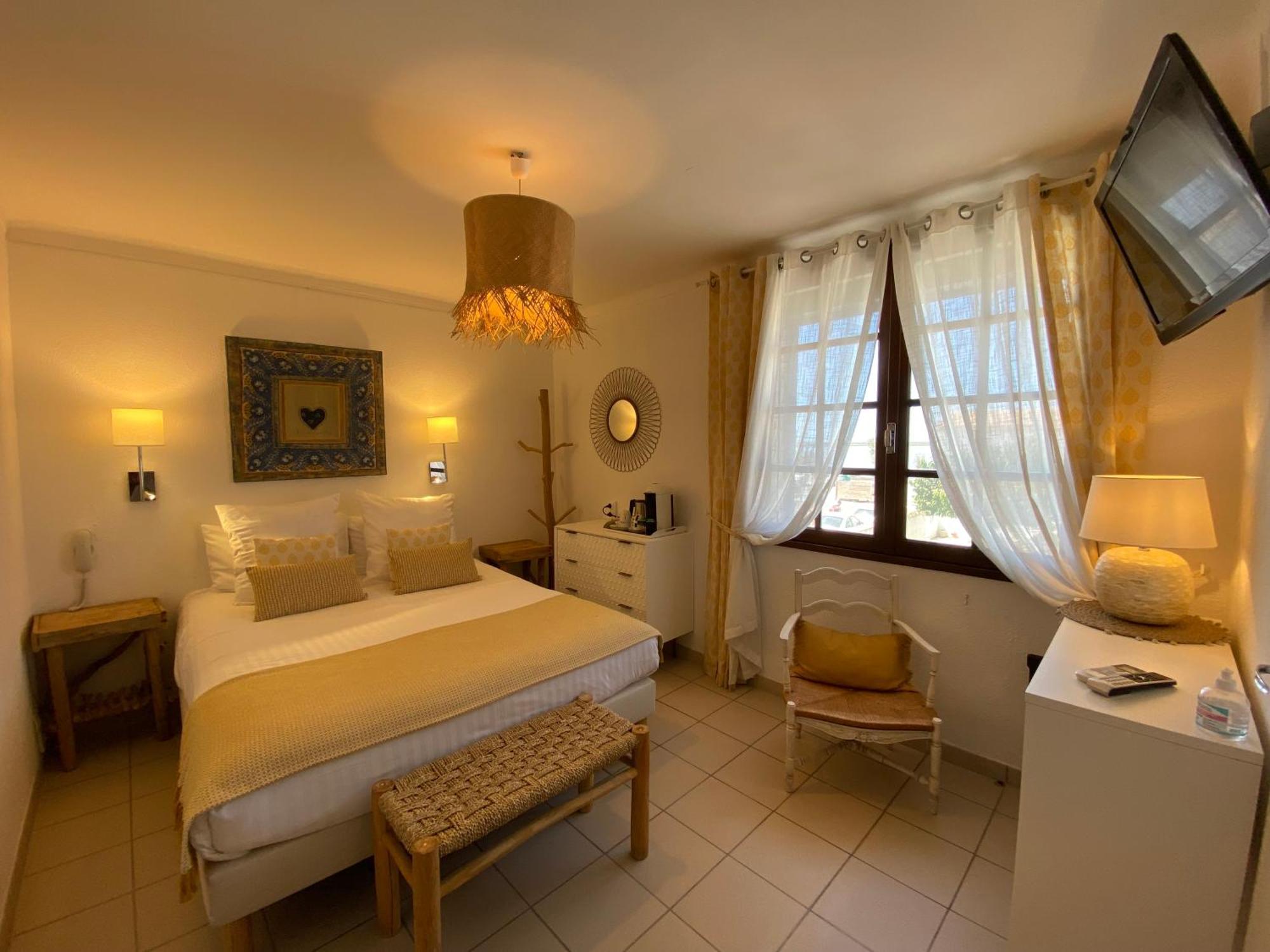 Hotel Le Neptune En Camargue Saintes-Maries-de-la-Mer Bagian luar foto